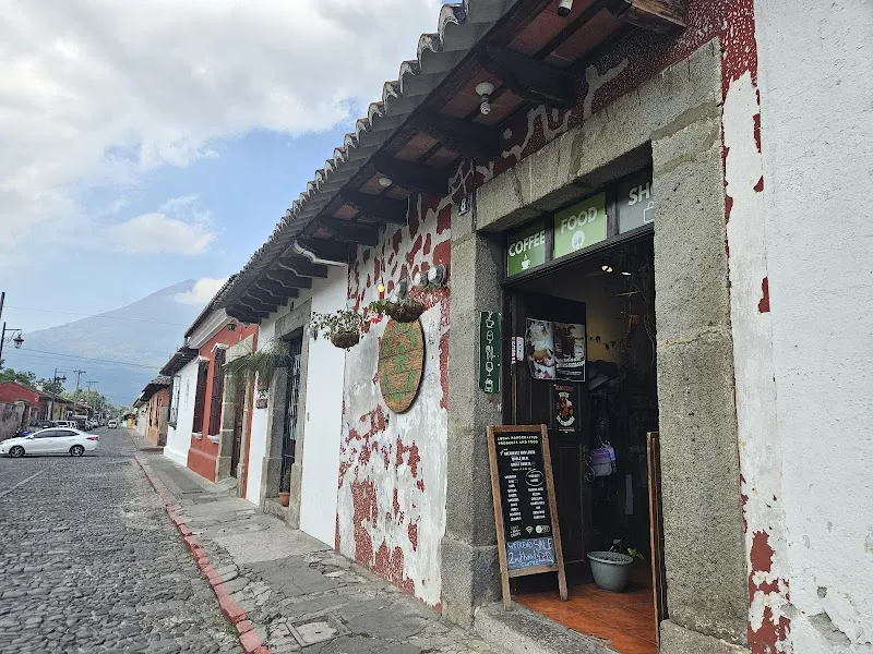 Del Otro Lado Coffee Roasters Antigua Guatemala photo 4