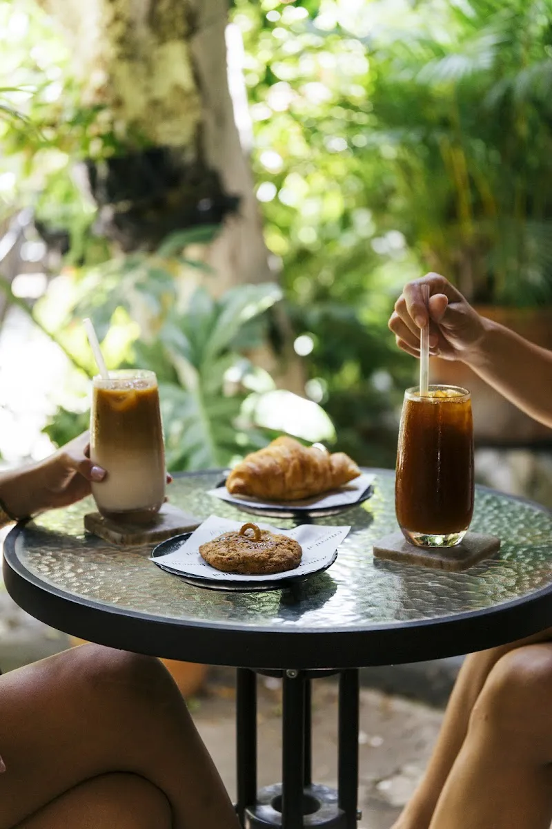Elemental Coffee Shop Antigua Guatemala photo 2